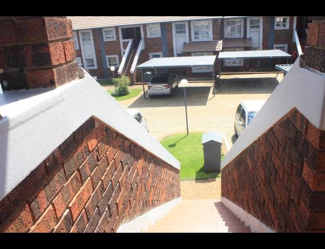 2 BEDROOM TOWNHOUSE FOR SALE IN GLEN MARAIS